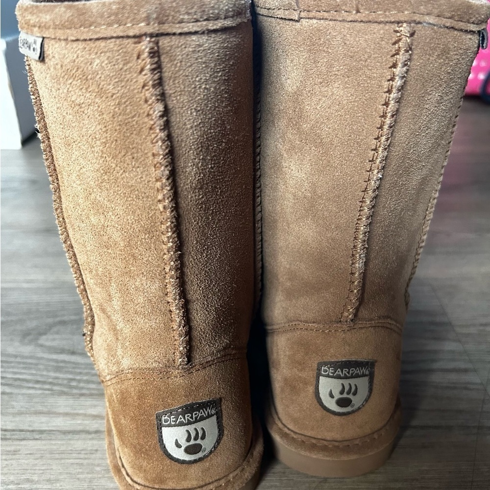 BearPaw, Classic Brown Suede Boots Sz 6/7. - Picture 6 of 8